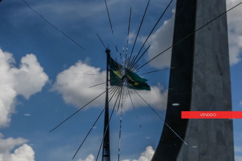 Brasil trincado. Brasília, 2023
R$4800