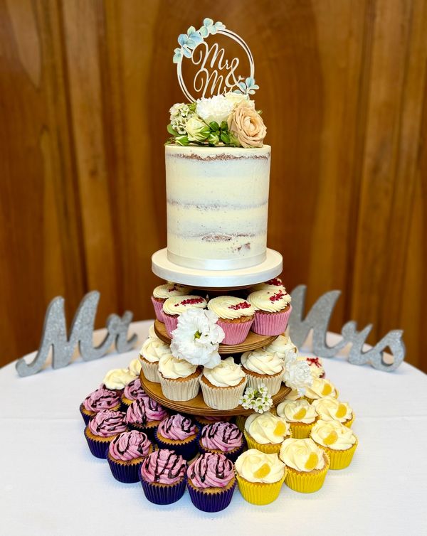 Cupcake stand with 6" cutting cake on the top