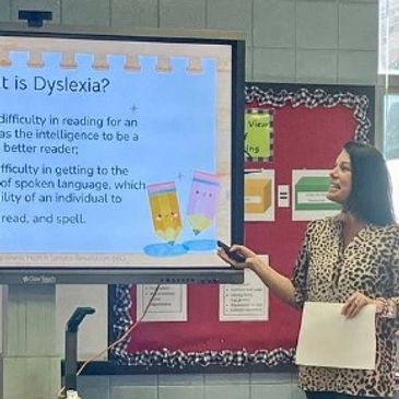Teacher explaining dyslexia in a classroom.