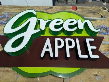 MIX OF TRADITIONAL METAL AND 3D PRINTED SIGNAGE