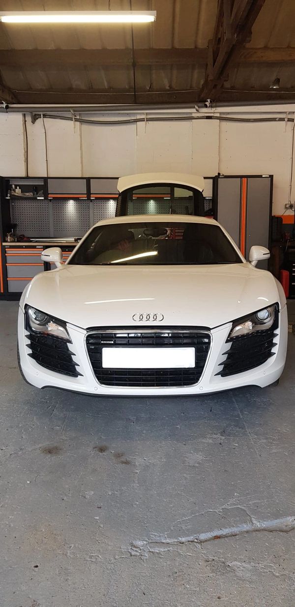 Audi R8 servicing