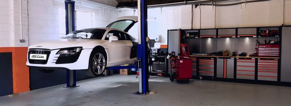 Audi R8 servicing