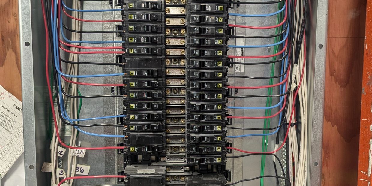 3 phase 4 wire breaker panel