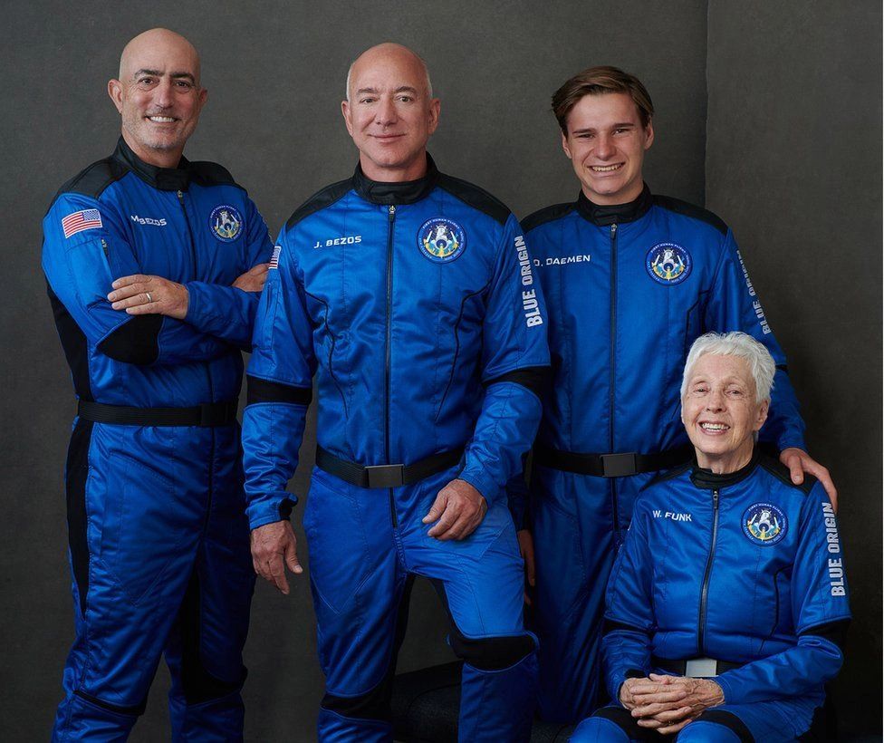 Mark Bezos, Jeff Bezos, Oliver Daemen, Wally Funk (c) BLUE ORIGIN