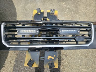 Land Rover Discovery 4 Grill Hella Black Magic