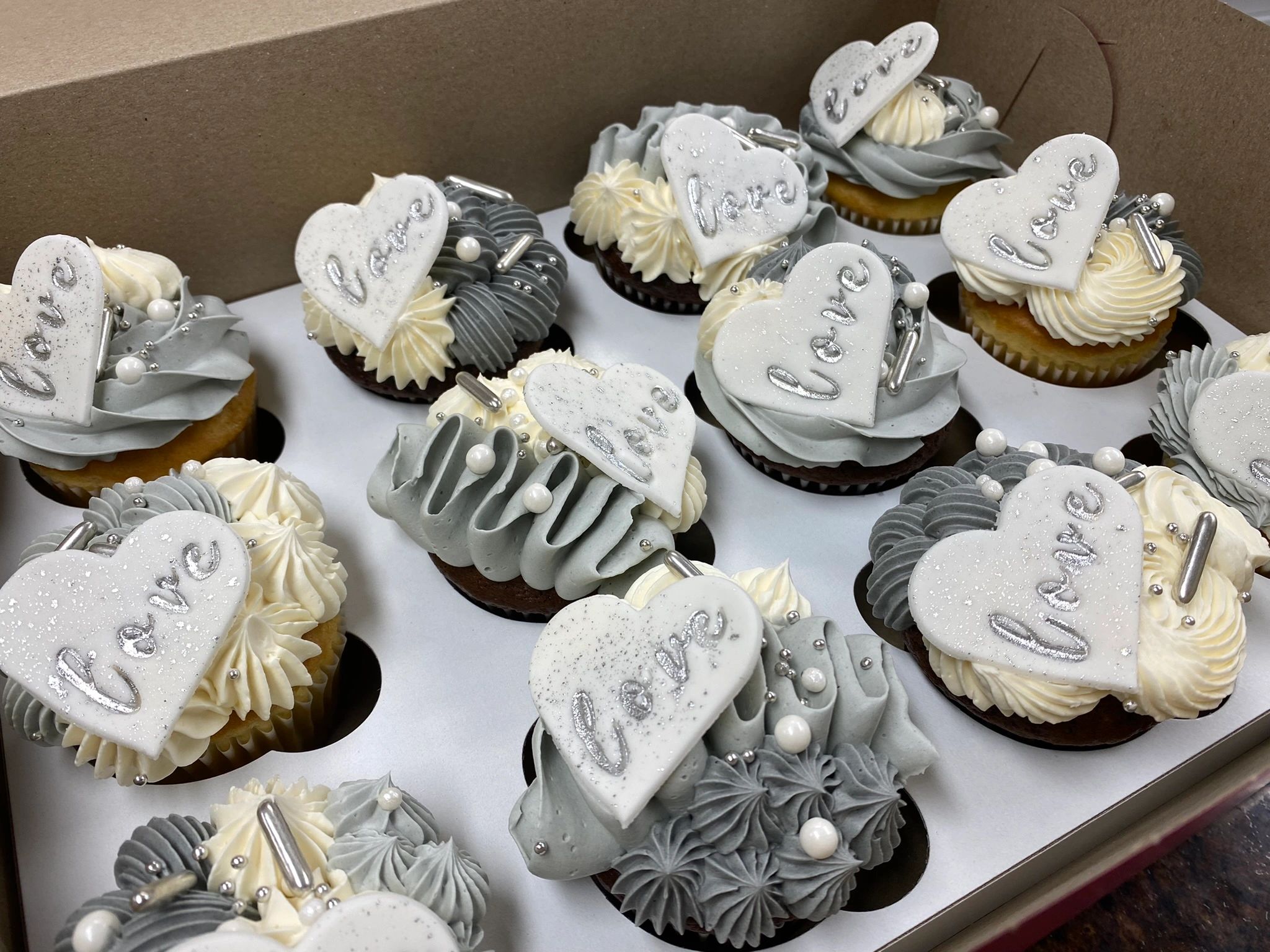 Cambridge, Kitchener, Waterloo, Guelph Custom Cakes & Cupcakes