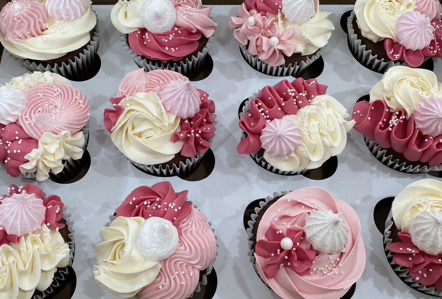 Cambridge, Kitchener, Waterloo, Guelph - Custom Cakes & Cupcakes