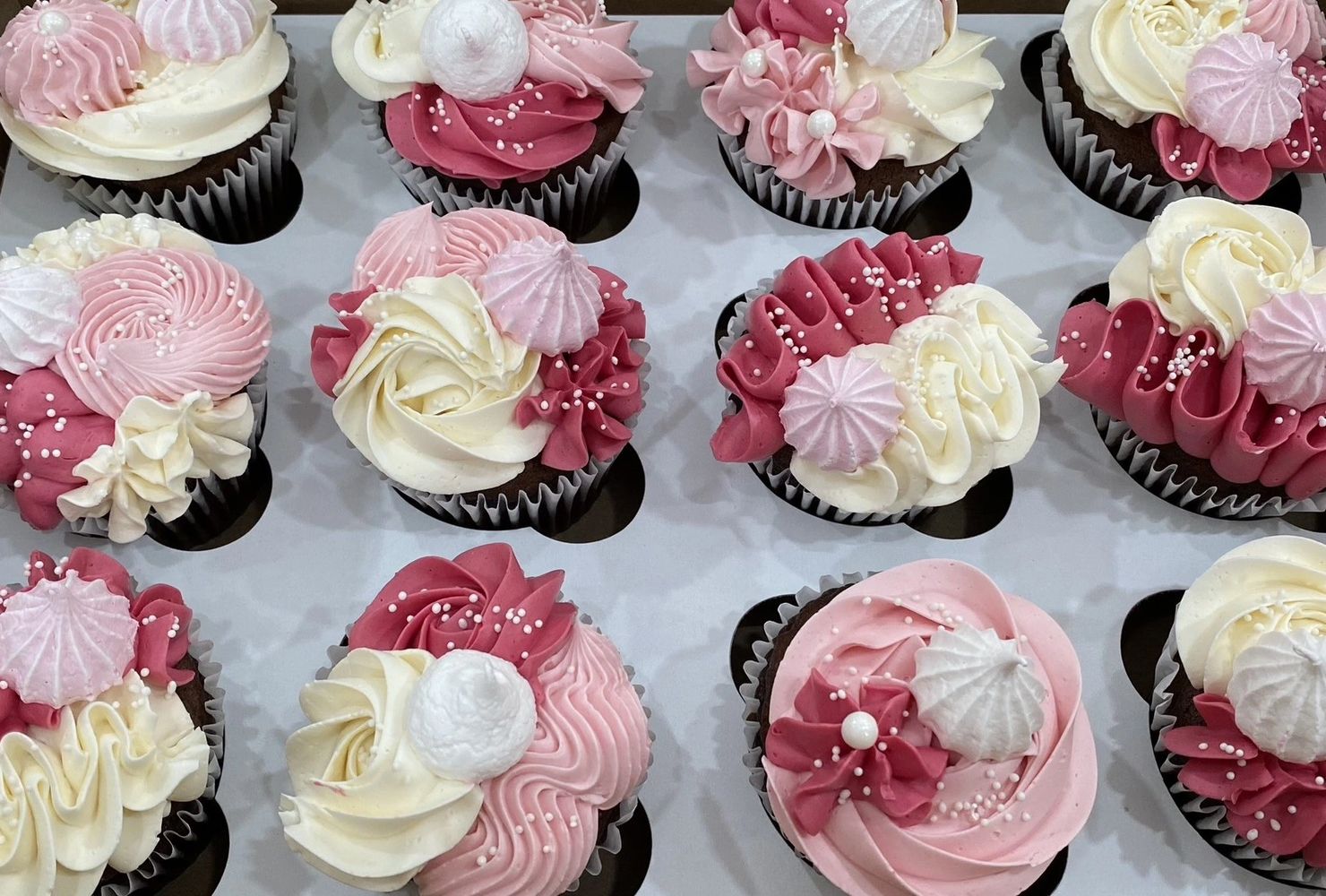 Cambridge, Kitchener, Waterloo, Guelph Custom Cakes & Cupcakes