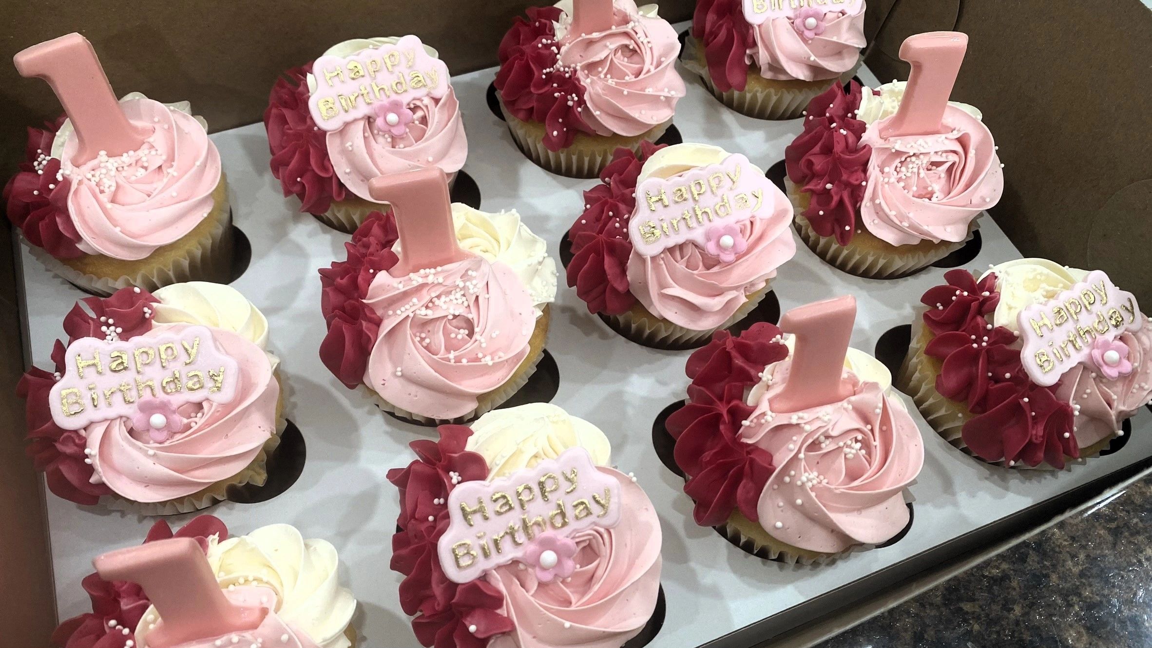 Cambridge, Kitchener, Waterloo, Guelph Custom Cakes & Cupcakes