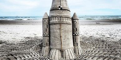 Sand Sculptor Janel Hawkins with Sand Castle University dedicates to Artemis launch in Florida
