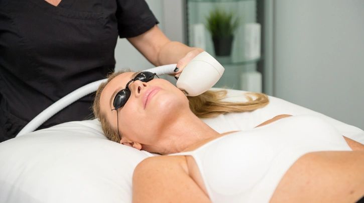 woman reducing the sings of aging with skin rejuvenation treatment from a venus versa machine.