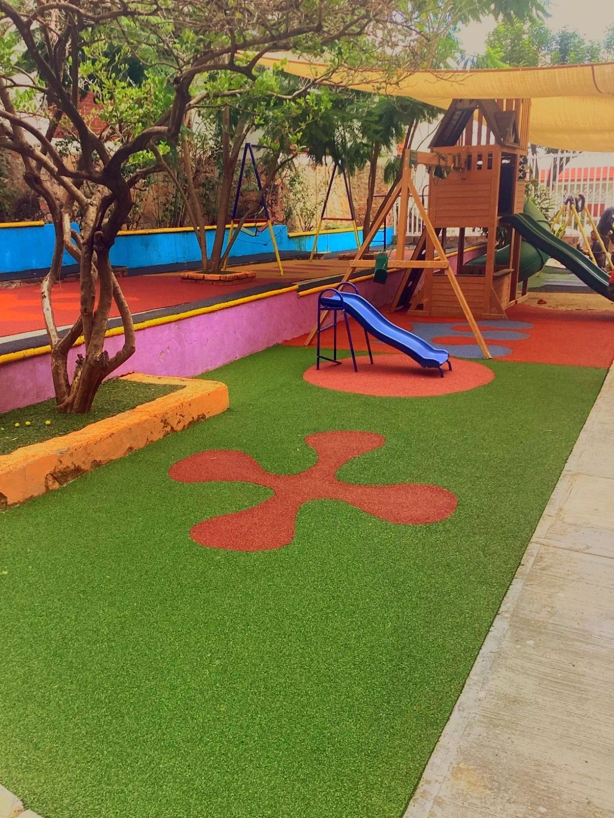 Instalación de pisos en caucho de llanta reciclada EN PARQUES AVIHULEX  MEXICO