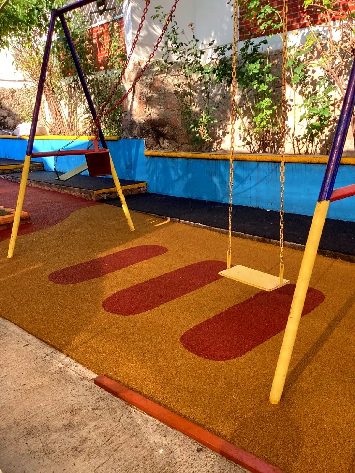 Instalación de pisos en caucho de llanta reciclada EN PARQUES AVIHULEX  MEXICO