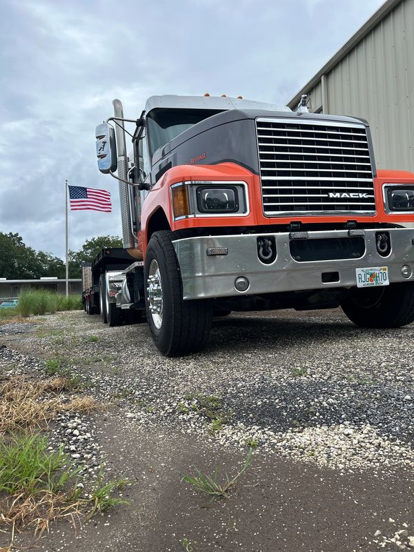 SEMI TRUCK
