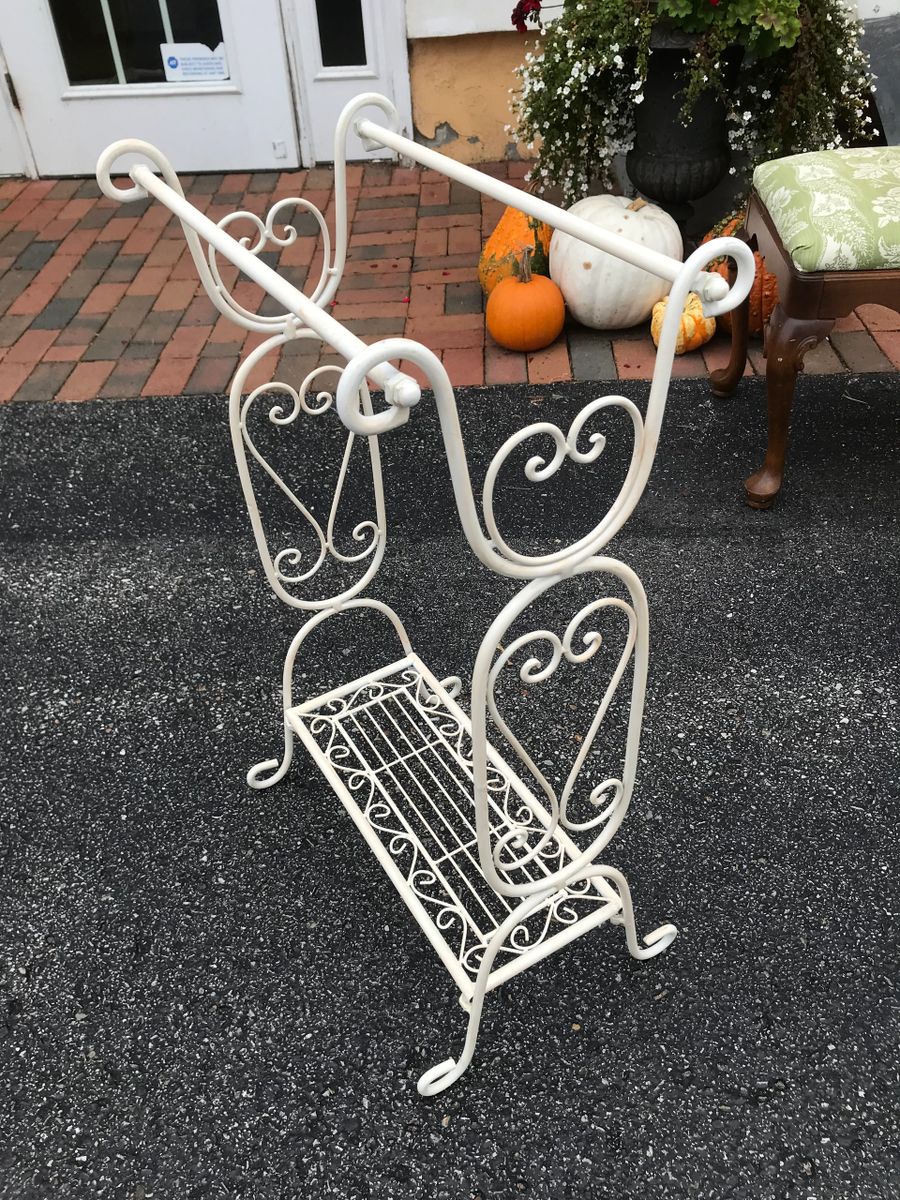 Ivory Metal Quilt Rack