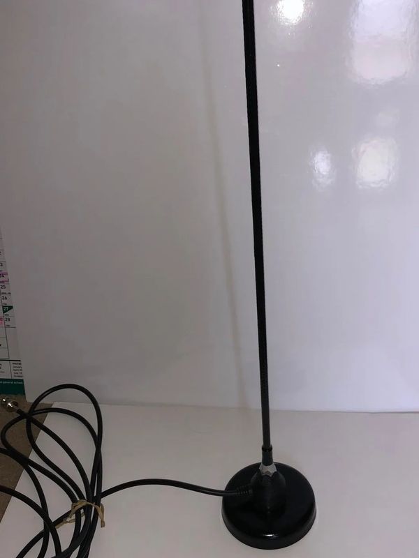 Omin directional whip antenna with magnetic base