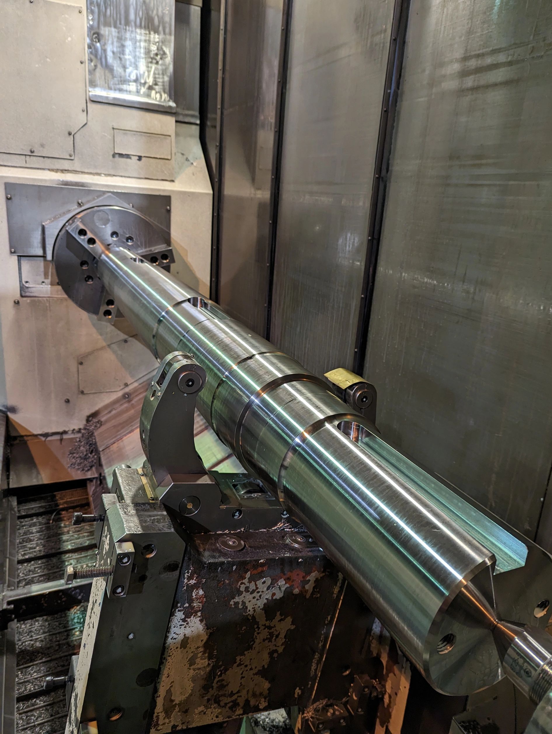 machined shaft, metal pieces, lathework, usinage d'arbres, keyways, chemin de clef