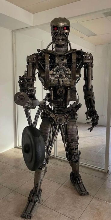 TERMINATOR MADE FROM OLD CAR AND BICYCLE PARTS, THAT IS AMAZING.