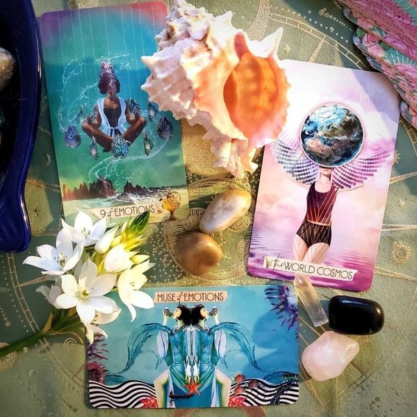 Tarot cards, sea shell, crystals, and white flowers