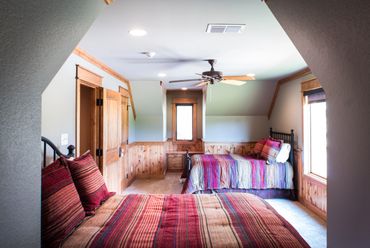 A bedroom with twin beds