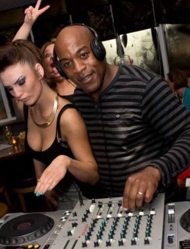 Huntleys Mobile DJ's Agency
