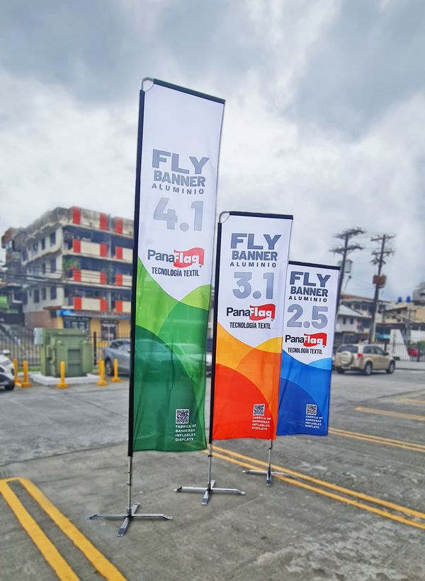 Fly Banner Tipo F en diferentes tamaños con base de aluminio en impresión textil.
