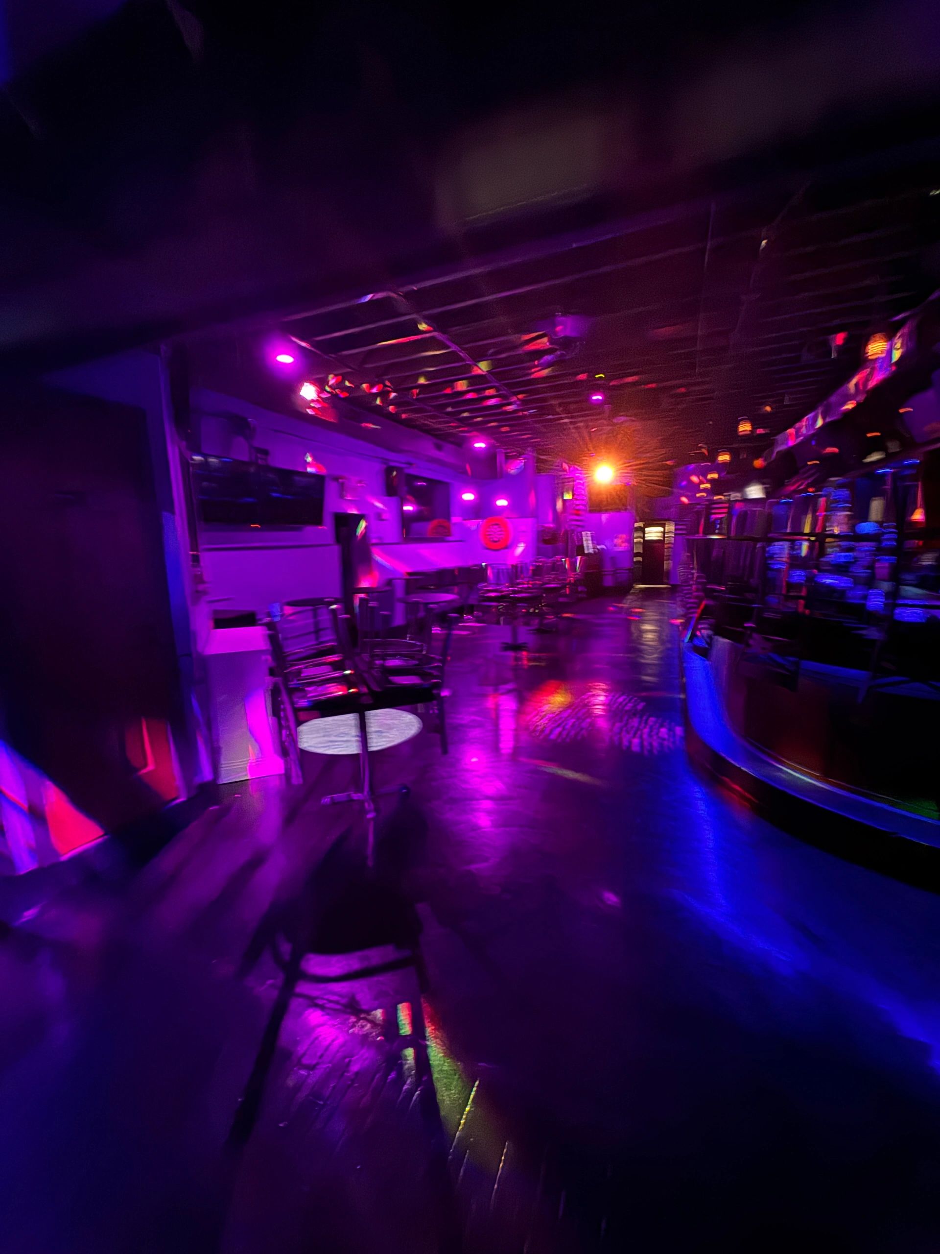 1683 Bar, Sports bar