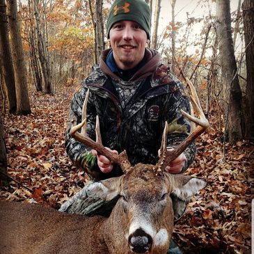 Brandon with a 10pt taken with a Parker Bow and Grimreaper Broadhead