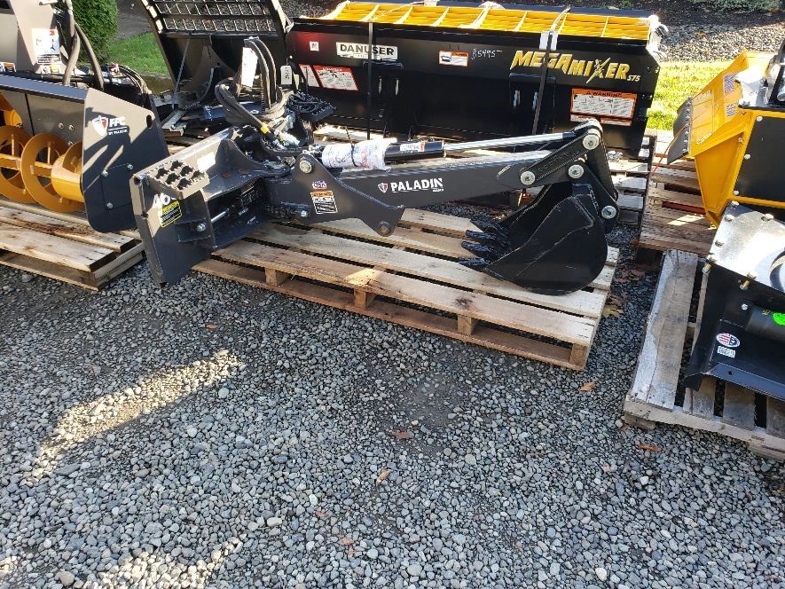 Paladin Swing Boom Backhoe w/ 2 buckets and manual thumb