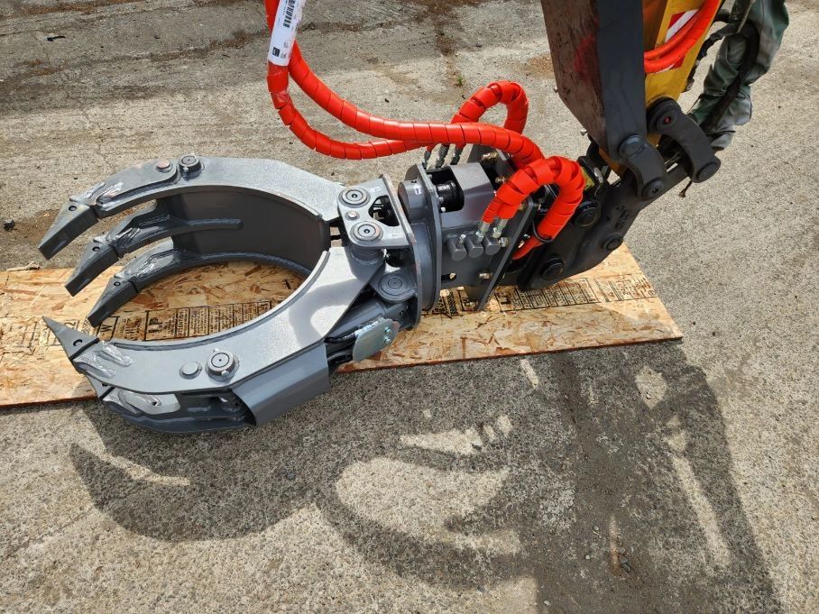 Ryan's Equipment Excavator Grapple