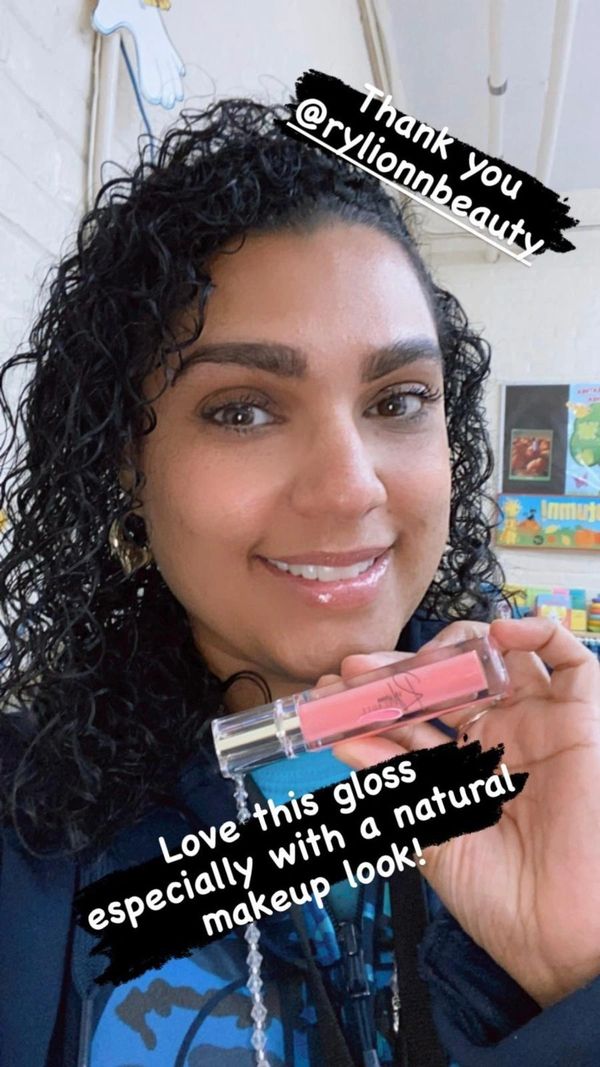 Lip gloss customer review.