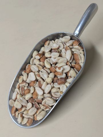 Curve Feed's Shelled Wildlife Peanuts