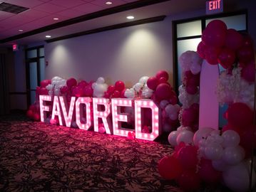 Balloon Wall (up to 4 Marquee Letters or Numbers) Choose up to 2 colors