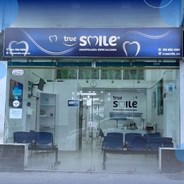 Dental clinic True Smile specializing in odontología especializada.