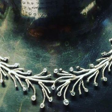 A unique handcrafted 18 carat palladium gold necklace set with 26 white diamonds 