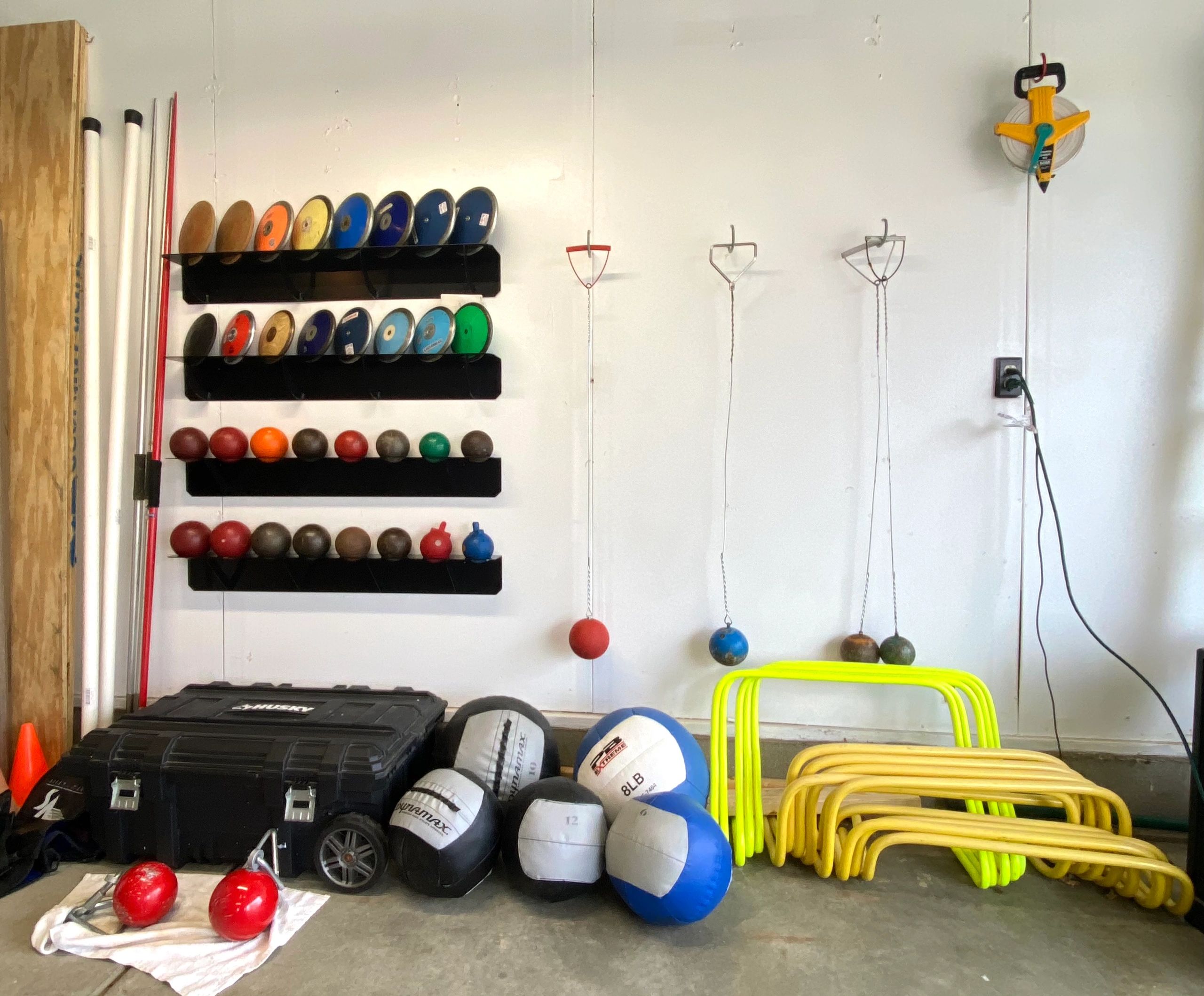 Summer Training for Throwers: A Hybrid Approach