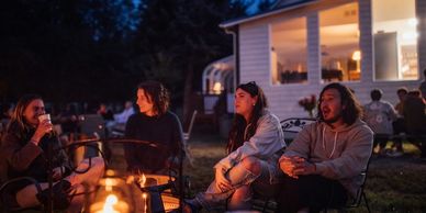 Each day there are picnic lunch, restaurant, and local market options. If a meal is rpovided, it is 