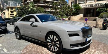Louer Rolls Royce Spectre a Monaco, Location Rolls Spectre a Cannes, Louez RR Spectre a Nice