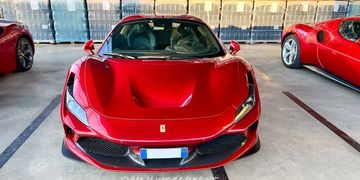 Louez Ferrari F8 rouge a Monaco, Location Ferrari F8 Spider a Monte-Carlo, Louer rouge Ferrari cabri