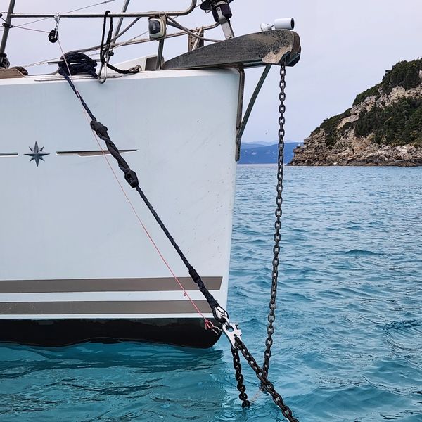 Quick release shackle holds the anchor chain securely and can be released with a single pull