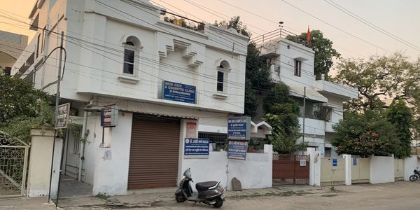 Wright Town 2225/2 1st Floor Jabalpur refers to Skin Hair and Cosmetic Clinic Dr Kuldeep Bhardwaj MD