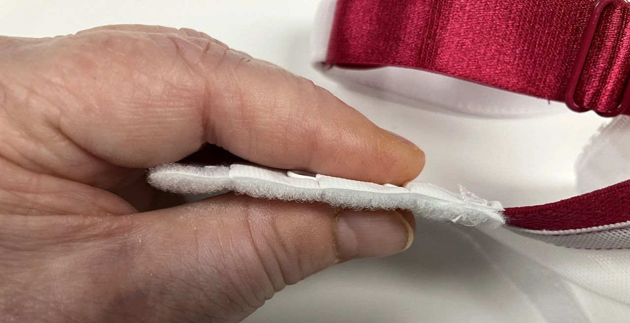 Sharp heat sealed edge of hook and eye sets