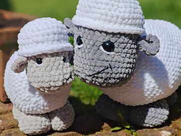 Crocheted jumbo and baby sheep