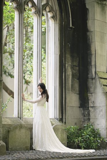 Beautiful bride in a very nice location in London 
