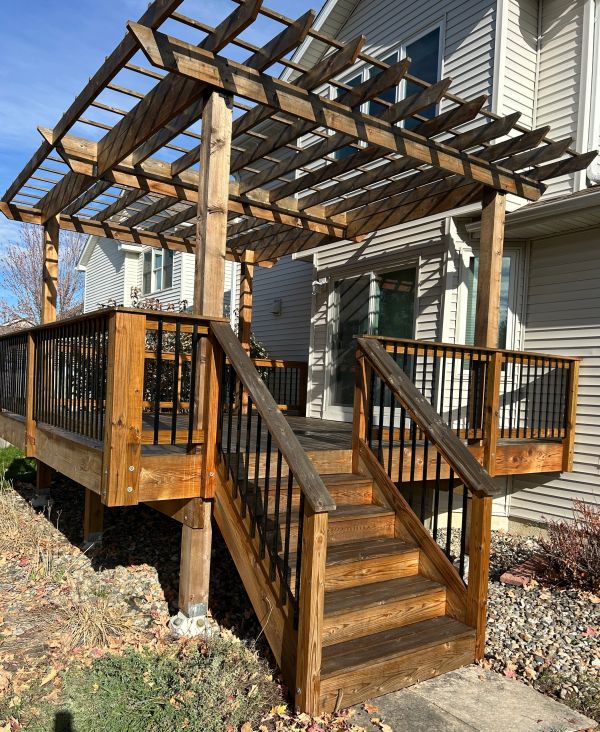 Deck with pergola