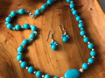Turquoise Magnesite color Gemstones with Cats Eye Necklace and matching Earrings 