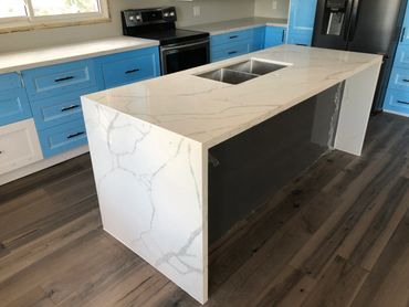 TCE 4029 quartz kitchen countertop 
with waterfall