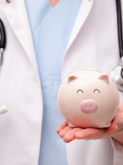 Dr holding piggy bank
Home Care