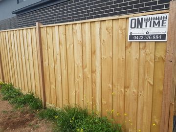 Exposed & Capped Timber Fence