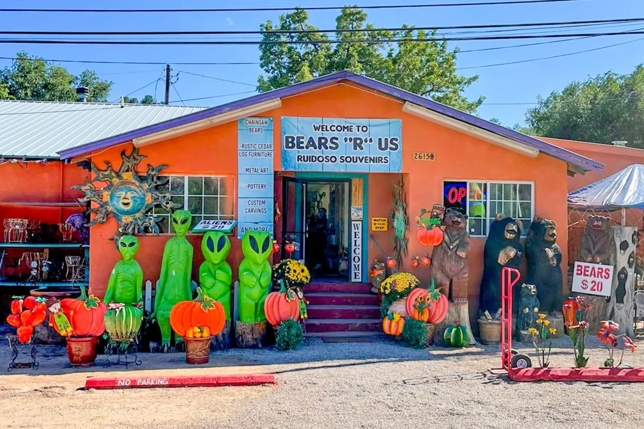 Bears in Ruidoso New Mexico - Unique Wood Carvings